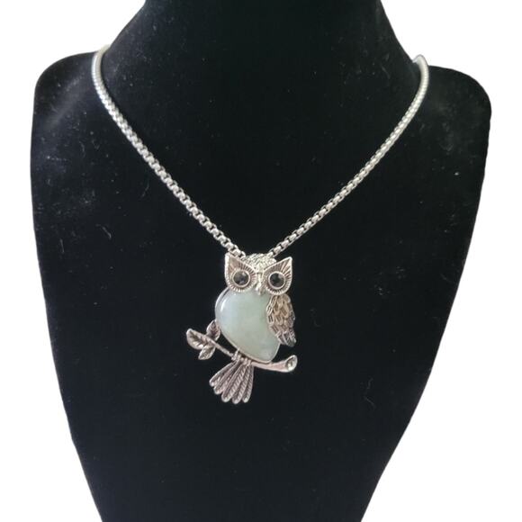 Green Aventurine Crystal Owl Pendant Necklace - Picture 2 of 4